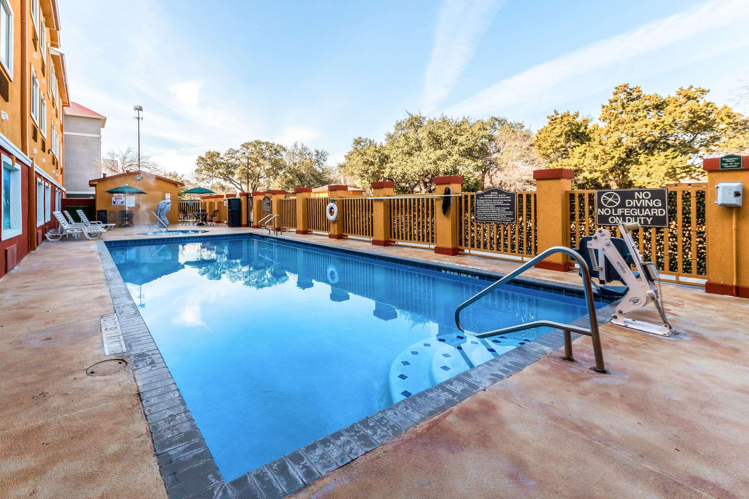 Quality Inn & Suites Seaworld North San Antonio Exterior foto